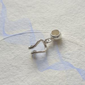 plata-charm-naricera-tholysport