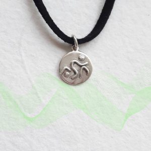 Triatlón-Círculo-collar-plata-tholysport